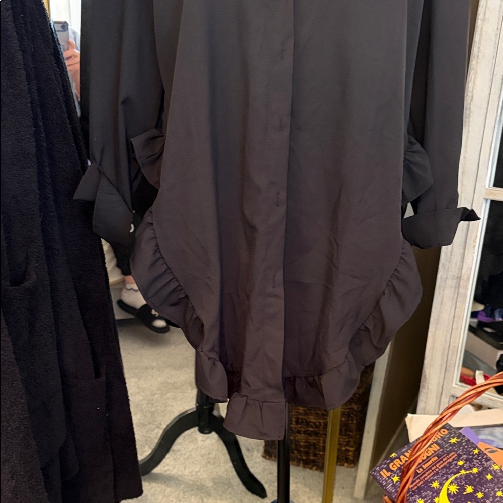 Black Ruffle-Hem Button Front Shirt - Picture 2 of 8